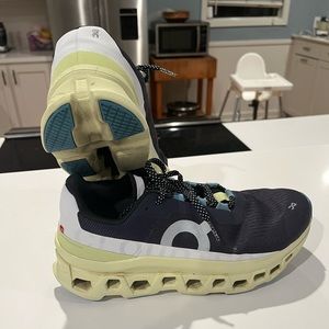 Cloud monster on cloud men’s size 9.5